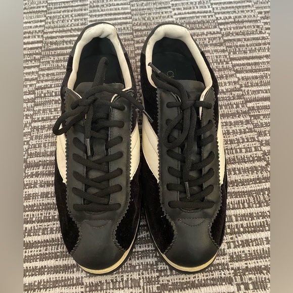 Dior Black/White Leather Diorun Sneakers Retails $1300 - Picture 13 of 13